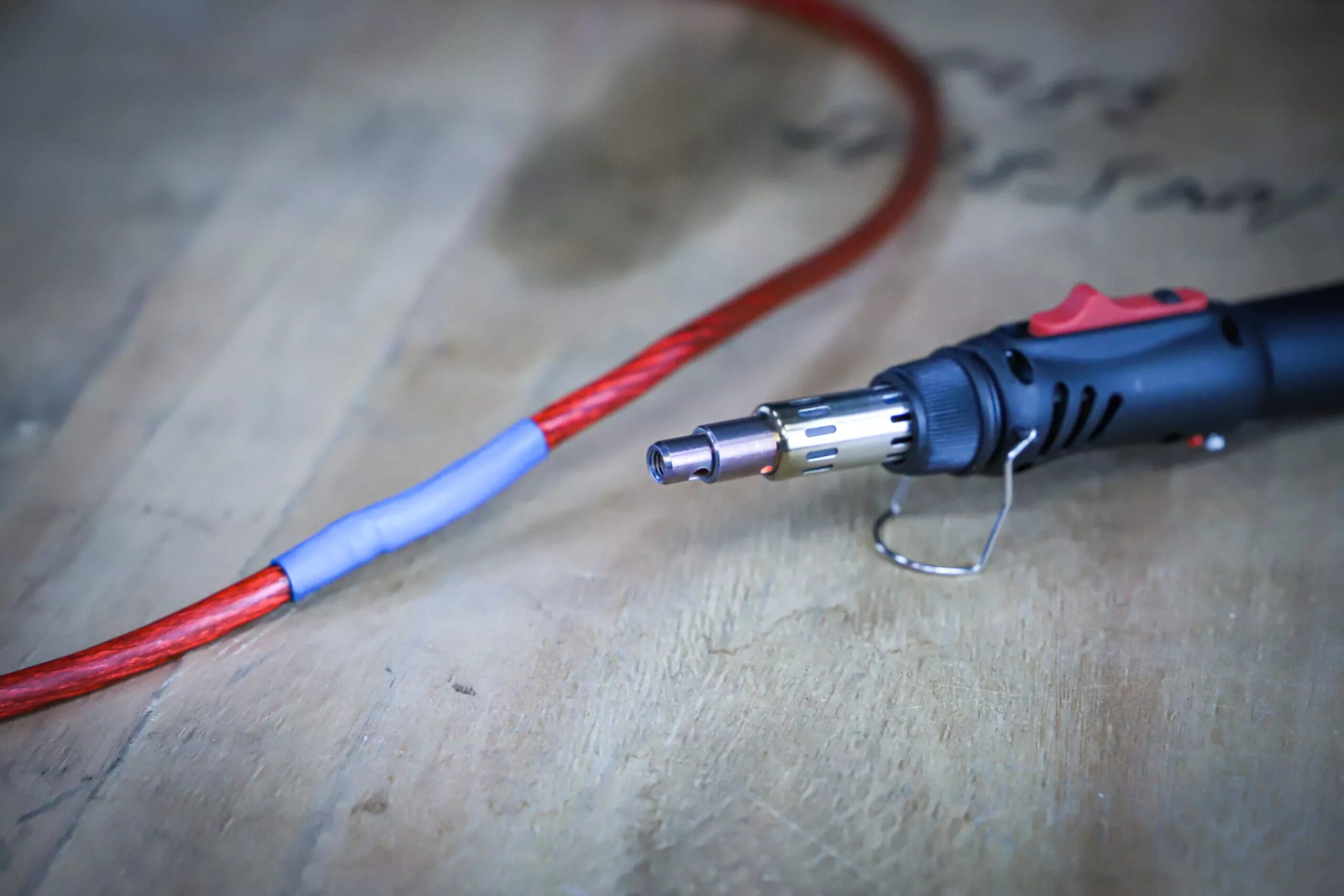 BGS technic Mini chalumeau avec assortiment de gaines thermo-rétractables | colorés | avec ignition piézoélectrique | 162 pièces BGS technic Mini chalumeau avec assortiment de gaines thermo-rétractables | colorés | avec ignition piézoélectrique | 162 pièces